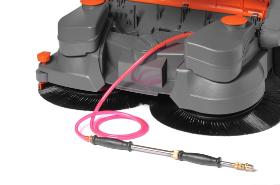 Помогает увлажнять поверхность перед уборкой, уменьшая количество поднимаемой пыли и облегчая сбор мелких частиц.