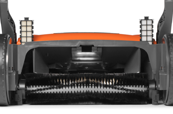 Надежно защищают от проникновения пыли и мелких частиц, обеспечивая стабильную работу подметальной машины. За счёт двойной защиты увеличивается ресурс агрегата, и снижается риск поломок при постоянной уборке пыльных поверхностей.